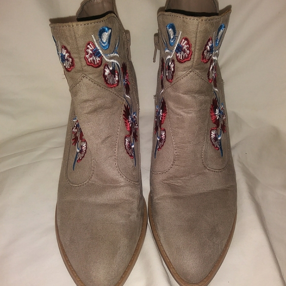 Women's 8.5 Vivian suede embroidered ankle boots - Picture 2 of 9